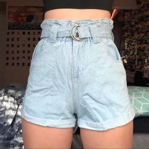 High waisted light washed shorts with belt